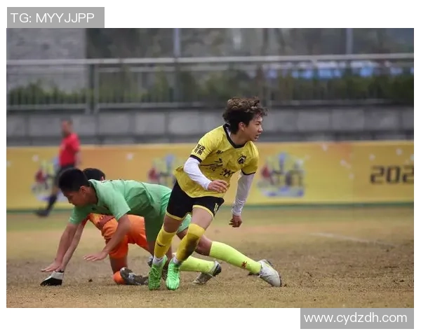 足球少年崛起新星挑战职业梦 突破自我书写未来篇章